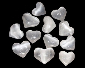 Cristal de sélénite véritable en forme de cœur gonflé, poli naturellement, cristal angélique, guérison émotionnelle, vibration d'amour, zen, décoration d'espace Feng Shui - Product Image 1