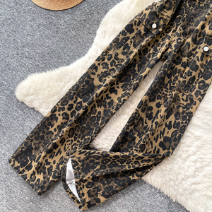 <span class=keywords><strong>Tuta</strong></span> da <span class=keywords><strong>donna</strong></span> <span class=keywords><strong>leopardata</strong></span> a vita alta, gamba dritta, vestibilità ampia, casual, con pettorina, per l'autunno 2026 - Product Image 3