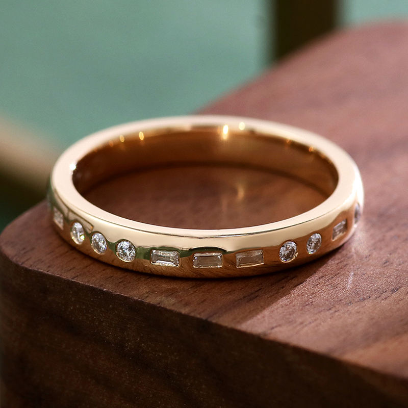 Bague en or massif 14 carats avec diamant de laboratoire.