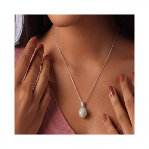 Colgante simple de cadena en tono dorado para mujer, diseño minimalista disponible a precios al por mayor. - Product Image 1