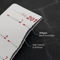 Cartes à Jouer Professionnelles avec Logo Personnalisé |   Jeu de cartes de poker haut de gamme en papier noir, coins arrondis |   Boîte en carton durable pour la famille