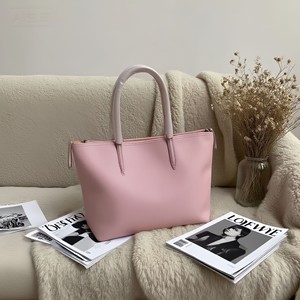 Bolso Tote Impermeable de Mujer Estilo Cocodrilo Francés, Gran Capacidad, Ligero, Sencillo, para el Día a Día, con Lazo a Rayas, Negro, Primavera 2025 - Product Image 2