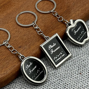 Porte-clés photo personnalisé multi-formes en alliage de zinc, vente en gros d'usine, pour photos de famille, idéal comme cadeau - Product Image 1