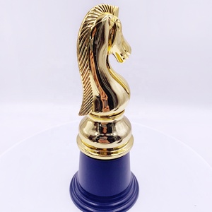 Adornos de trofeo de caballo dorado, adornos de ajedrez, muebles para el hogar de caballo de guerra - Product Image 3