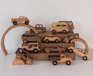 Jouet voiture en bois personnalisé pour les tout-petits cadeau de premier anniversaire sensoriel cadeau de collection pour enfants avec nom de voitures pour 5 à 7 ans - Product Image 3