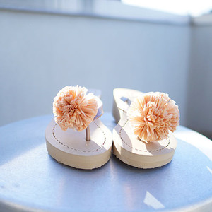 Sandali infradito piatti Raffia Pom Pom - Product Image 1