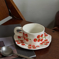 Tasse et soucoupe en céramique style peinture à l'huile vintage, motif pastoral de fruits (tomate et poire)