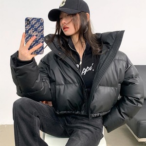 La <span class=keywords><strong>doudoune</strong></span> courte et haute en cuir PU pour <span class=keywords><strong>femme</strong></span> manteau en duvet de canard blanc épaissi avec col vertical en hiver. - Product Image 2