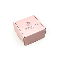 Boîte d'emballage en papier ondulé écologique personnalisée avec motif de fille d'anime rose mignonne pour les produits de beauté, les soins de la peau et les cosmétiques pour les startups