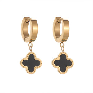 <span class=keywords><strong>Orecchini</strong></span> a cerchio <span class=keywords><strong>in</strong></span> acciaio inossidabile placcato <span class=keywords><strong>oro</strong></span> all'ingrosso con ciondoli a forma di fiore orecchino di trifoglio conchiglia nero <span class=keywords><strong>bianco</strong></span> <span class=keywords><strong>per</strong></span> ragazze donne - Product Image 4