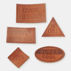 Etiquetas personalizadas de cuero PU rectangulares para bolsos, ropa y prendas de vestir, con relieve, material de primera calidad. - Product Image 3