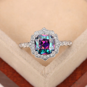 Anello con Design Floreale, Stile Colorato, Anello da Dito per Donne - Product Image 1