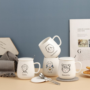Tasse à café Mr & Mrs en céramique imprimée de logo personnalisé pour couple avec cuillère, design <span class=keywords><strong>personnage</strong></span> de dessin animé, pour cadeau de mariage - Product Image 2