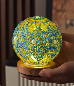 Maroc Style 3D Veilleuse Personnalisé Base En Bois Verre Saturne Cristal Coloré LED Mini Planétaire Mosaïque Rougeoyant Alimenté Par Batterie - Product Image 4