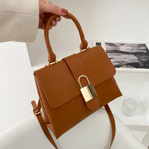 뜨거운 판매 2021 고품질 PU 가죽 간단한 귀여운 잠금 모양 금속 여성 브랜드 크로스 바디 슬링 가방