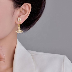 Pendientes de Lujo con Microincrustaciones de Diamantes, Diseño de Planeta Saturno, Accesorio Elegante y Brillante, Regalo Personalizado de Moda - Product Image 5