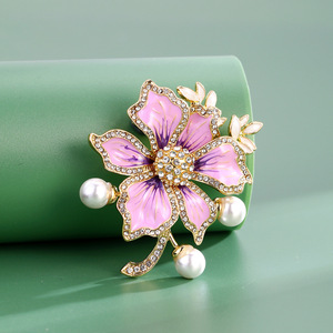 Broches de Cristal con Flores, Modernos y Elegantes, Botones de Diamantes de Imitación, Aleación Chapada en Oro, Personalizados, Unisex, para Uso Diario, Regalo de Boda, Fiesta - Product Image 2