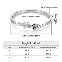 Bracelet jonc ouvert empilable pour femme, design minimaliste entrelacé, en acier inoxydable plaqué or et argent, idéal pour un cadeau