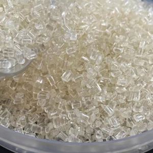 Flocons de bouteilles PET recyclées 100 % transparentes de qualité supérieure pour la fabrication de haute pureté, matériau robuste et durable pour le moulage de fibres - Product Image 4