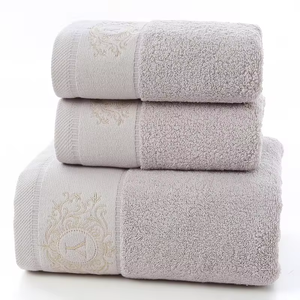 Set di 3 <span class=keywords><strong>Asciugamani</strong></span> in <span class=keywords><strong>Puro</strong></span> <span class=keywords><strong>Cotone</strong></span> 100% dalla Fabbrica Cinese all'Ingrosso - Set da Bagno, Viso e Mani 35*75 cm e 70*140 cm con Logo e Confezione Personalizzati - Product Image 2