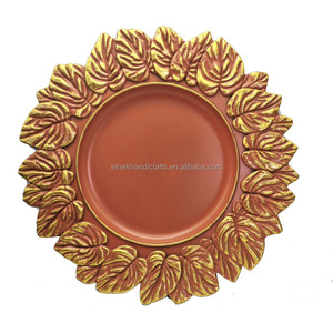 Platos de Presentación Elegantes de Diseño Europeo de Lujo para Bodas, de 13 Pulgadas, Verdes y Blancos, de Plástico, con Borde Dorado Personalizado, para Cumpleaños y Hoteles - Product Image 6