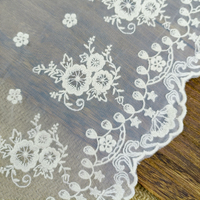 Dentelle florale brodée 24,5 cm couleur ivoire en tulle, nylon et coton, garniture en maille douce pour accessoires de couture de vêtements féminins