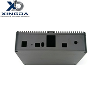 Boîtier de refroidissement sans ventilateur en alliage d'aluminium noir avec ailettes de dissipateur thermique supérieures, boîtier de mini PC industriel avec ports d'interface pré-découpés