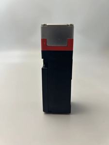 Interruptor de seguridad en miniatura IDEC 1NO-2NC con cabeza metálica de la serie 5D - Product Image 3