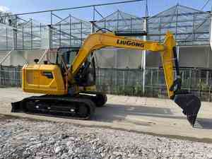 Excavatrice LIUGONG 9075F 7,5T avec moteur Yanmar, godet de 0,3 m³, mode ECO, rotation zéro, idéale pour fermes, vergers, espaces restreints et travaux municipaux, Kawasaki - Product Image 6