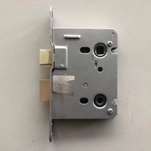Serrure de salle de bain <span class=keywords><strong>à</strong></span> <span class=keywords><strong>rayon</strong></span> de 65mm de type britannique avec plaque frontale pour porte en bois laiton acier alliage de zinc matériau ABS 3 clés incluses - Product Image 1
