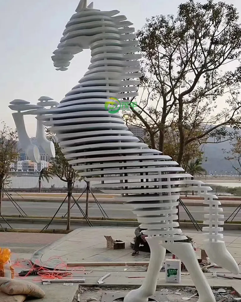 사용자 정의 현대 실물 크기 풍경 장식 대형 추상 스테인레스 스틸 흰색 대형 말 조각 동상