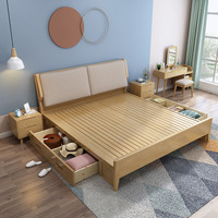 Holzbettgestell mit gepolstertem Kopfteil, Plattformbett aus hellem Eichenholz mit Latten, moderne minimalistische Schlafzimmermöbel, Queen-Size