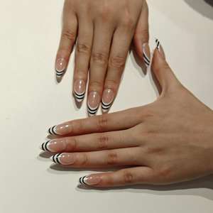 Ongles press-on <span class=keywords><strong>tendance</strong></span> Muhaha : <span class=keywords><strong>Manucure</strong></span> française en amande avec double rayures - Product Image 2