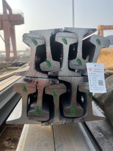 Rotaia Pesante da 43kg, 12,5 Metri, 50Mn U71Mn, Prodotta in Cina per Trasporto, Sollevamento e Uso Professionale in Fabbrica - Product Image 3