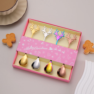 Bencircle CT06 Navidad Reno Juego de cucharas de acero inoxidable Caja de regalo Cucharas agitadoras de café Vajilla colorida para el hogar o el café - Product Image 3