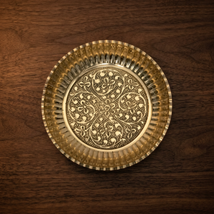 Assiette décorative ronde en métal avec incrustation dorée, gravure artisanale orientale, pour les fêtes - Product Image 6