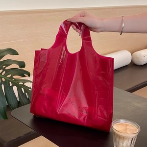 Sac de courses réutilisable en PETG écologique avec logo personnalisé, forme cylindrique verte, estampage doré, base en bois avec joint goutte-à-goutte, pour usage commercial - Product Image 6