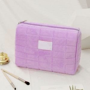 Personalizado de gran capacidad de poliéster viaje playa para artículos de tocador maquillaje bolsas de cosméticos bajo MOQ cuadros colores caramelo cremallera cierre Logo - Product Image 6