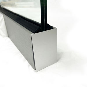 Accessoires de <span class=keywords><strong>garde</strong></span>-<span class=keywords><strong>corps</strong></span> en verre sans cadre U Channel prix usine clip en aluminium de <span class=keywords><strong>garde</strong></span>-<span class=keywords><strong>corps</strong></span> en verre <span class=keywords><strong>pour</strong></span> balcon d'escalier de villa d'hôtel - Product Image 2