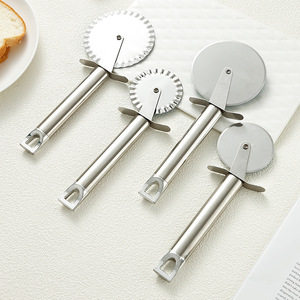 ที่ตัดพิซซ่าแบบลูกกลิ้งด้ามจับสีสันสวยงาม ใบมีดสแตนเลสทนทานสำหรับตัดแป้งคุกกี้และบราวนี่ - Product Image 6