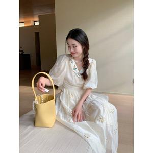 Vestido Largo Asimétrico de Verano para Mujer, Estilo Francés, con Mangas Abullonadas de Pana Bordada, Cuello en V, Cintura Imperio, Color Beige, Estampado Floral - Product Image 5