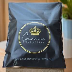 Bolsa de Correo Mate Roja de 50 Piezas con MOQ Bajo, Bolsa de Envío Personalizada Negra de 10*13, Bolsa de Poliéster de 14*17 para Envíos de Ropa - Product Image 6