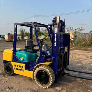 Montacargas Portátil Usado Komatsu de 3 Toneladas con Motor Diésel, Entrega Rápida desde Japón, Maquinaria Minorista, Mástil de Dos Etapas, Asiento para Operador - Product Image 4
