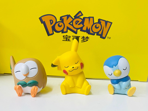Ensemble de 5 figurines d'anime Pokéball avec les personnages Gengar, Pikachu, Rowlet, Piplup, Snorlax dans une boîte mystère en guise de cadeaux - Product Image 2