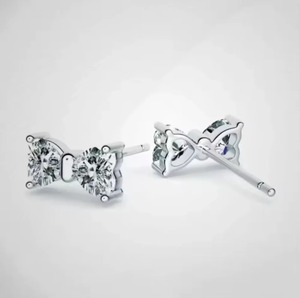 Pendientes de compromiso de moissanita para mujer, diseñados para uso a largo plazo, ideales para bodas y ocasiones de regalo, en venta. - Product Image 2