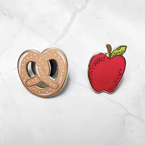 뜨거운 판매 니켈 도금 귀여운 애플 맞춤형 디자인 금속 공예 배지 하드 에나멜 옷깃 핀