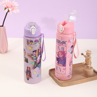 Gourde Hallyu à ventouse pour enfants, motif dessin animé mignon, avec cordon, en PC, grande capacité, avec paille, pour une hydratation intelligente