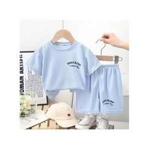 Ensemble de vêtements élégants de qualité supérieure pour garçons de 4 à 12 ans, conçus pour être portés en toutes saisons avec une coupe confortable et un look classique - Product Image 2