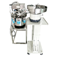 Automatische zakjesafvulmachine voor staande zuigzakken met dop, geschikt voor melk, sap, dranken en andere vloeistoffen.