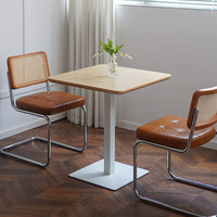 Table à manger carrée en bois de style nordique, design minimaliste moderne, personnalisable, pour usage domestique, petits appartements, bureaux de vente et salles de réunion